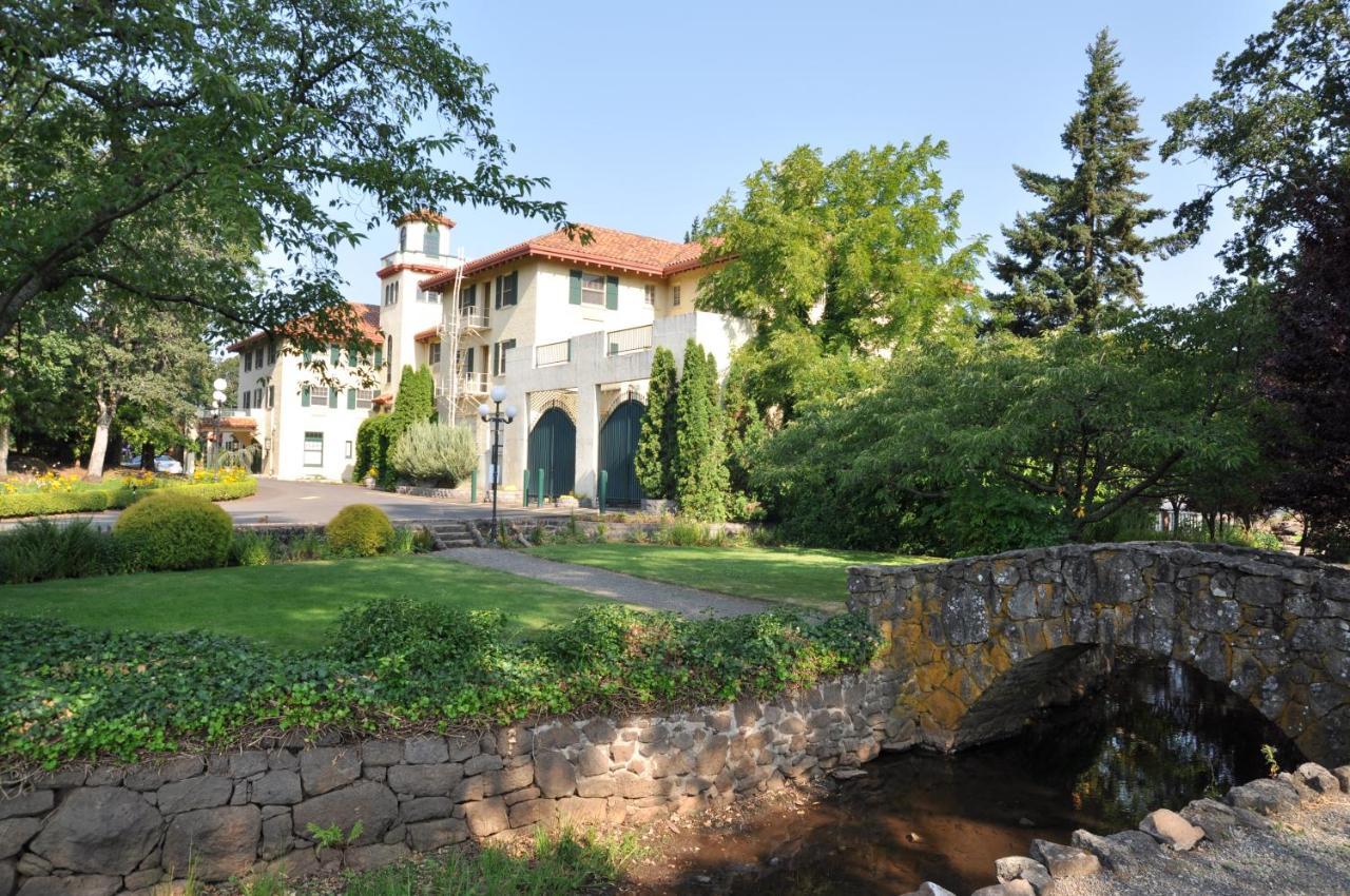 Columbia Gorge Hotel & Spa Гуд-Рівер Екстер'єр фото