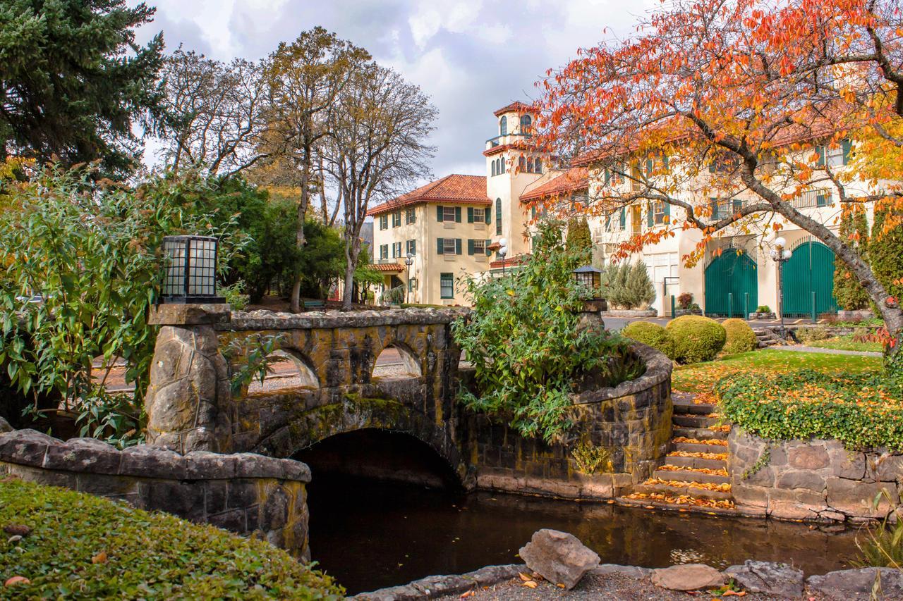 Columbia Gorge Hotel & Spa Гуд-Рівер Екстер'єр фото